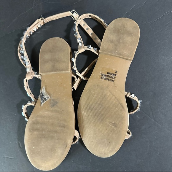 Steve Madden Travel Tan  Studded Sandals Size 6.5 - Picture 5 of 7